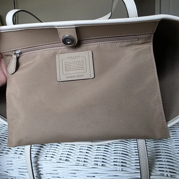 Coach Outlet Cream City Rocket Tote Bag with NIB Matching Rocket Zip Wristlet - Picture 11 of 16